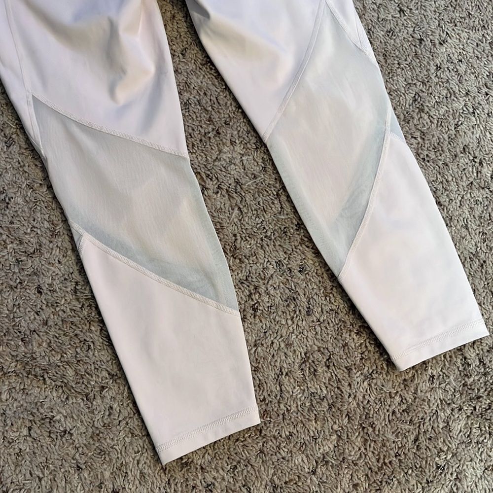 EUC Athleta Pale Peach Colored Leggings (M) - Picture 7 of 12